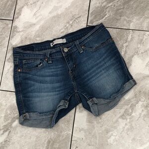 Levi's Women denim a low-rise cut-off style Shorts | 7/28